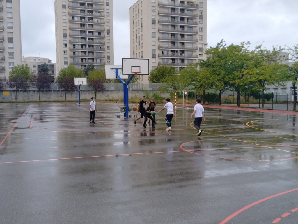 Basket au collège Honoré de Balzac de Vénissieux. 