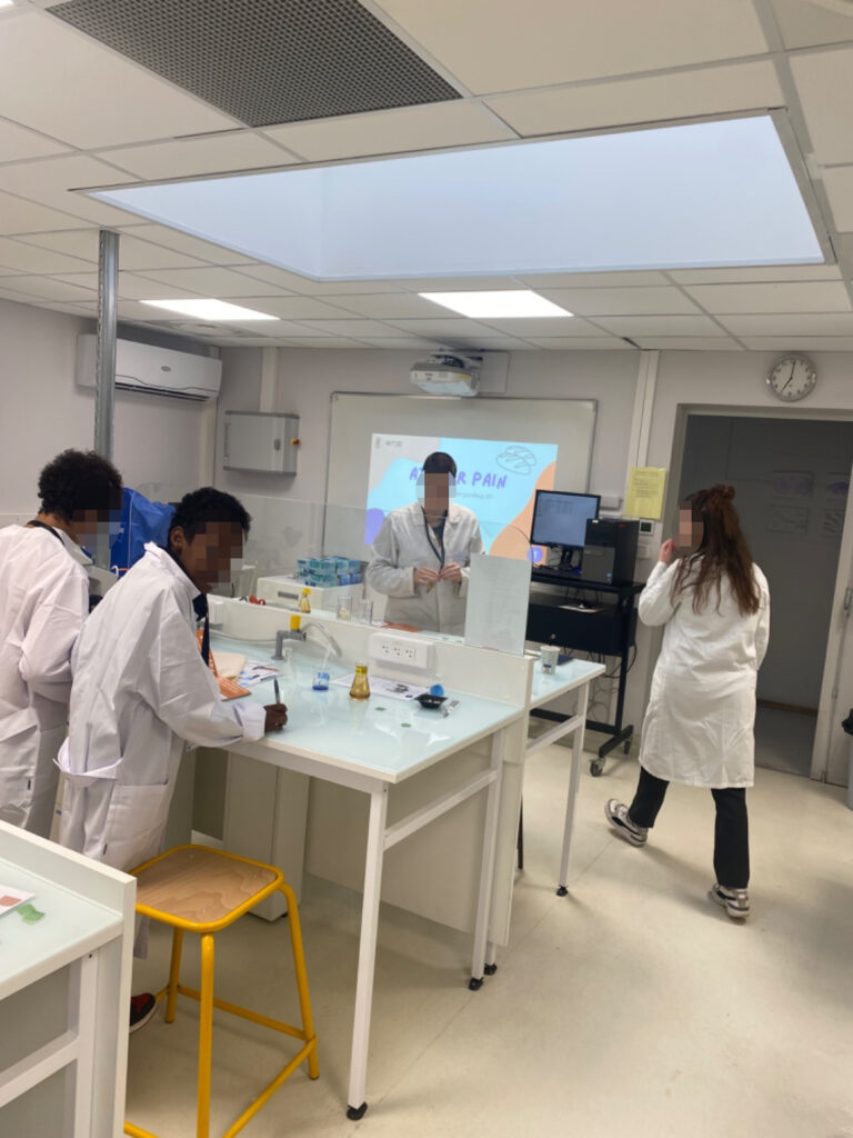 Les élèves du collège Honoré de Balzac de Vénissieux se sont rendus à l'Ecole normale supérieure de Lyon pour participer à des ateliers scientifiques. 
