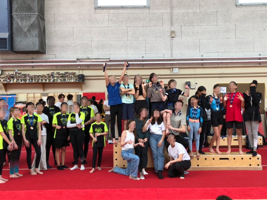 Des élèves du collège Honoré de Balzac de Vénissieux se sont qualifiées aux championnats de France de gymnastique. 
