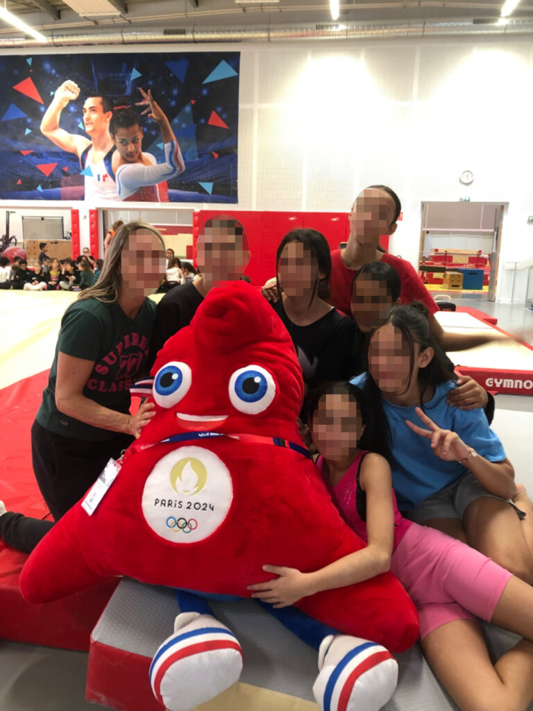 Les élèves de gymnastique du collège Honoré de Balzac de Vénissieux ont présenté leur travail aux élèves de CP de plusieurs écoles de Vénissieux. 