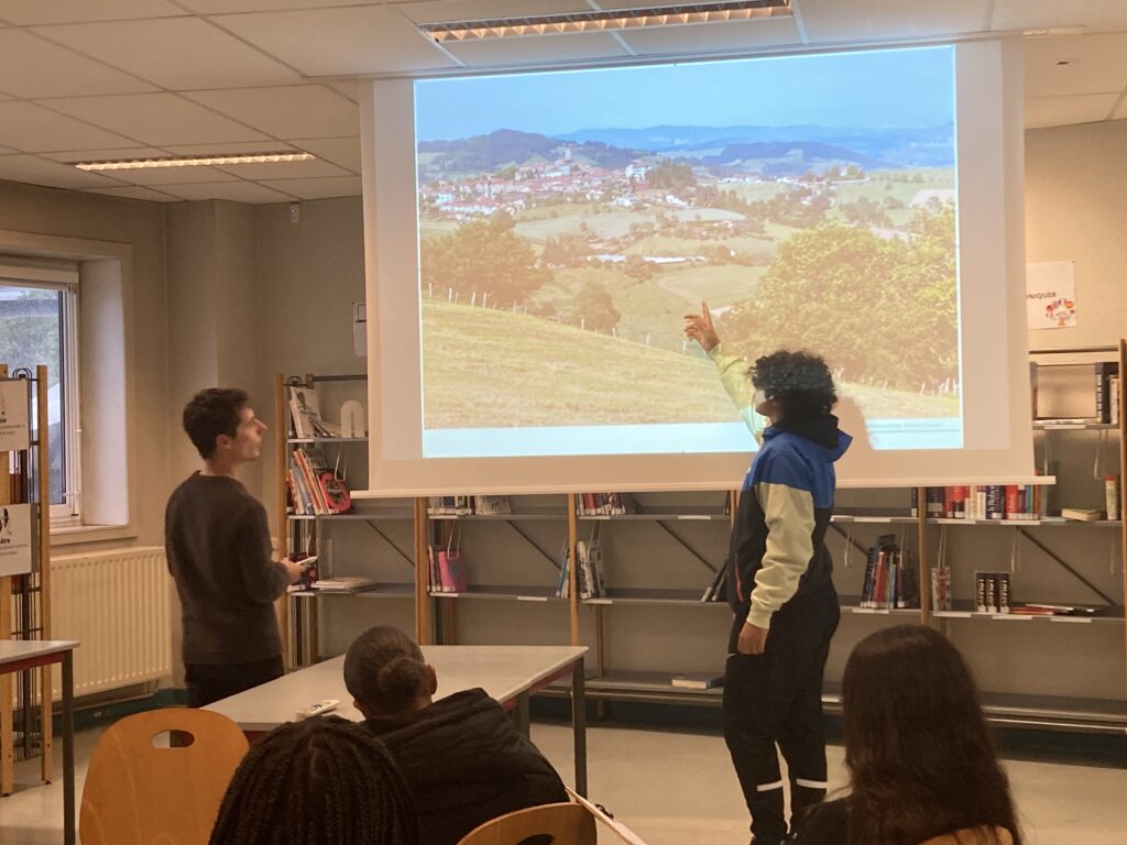 Les élèves de 3e du collège Honoré de Balzac ont exercé leur regard avec l'aide l'architectes du CAUE. 