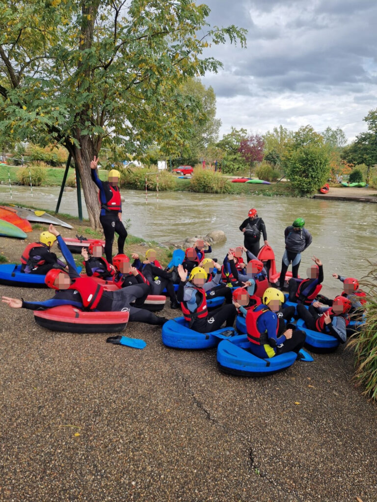 Les élèves de l'association sportive du collège Honoré de Balzac de Vénissieux ont participé à une initiation à l'hydrospeed. 