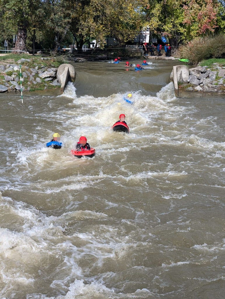 Les élèves de l'association sportive du collège Honoré de Balzac de Vénissieux ont participé à une initiation à l'hydrospeed. 