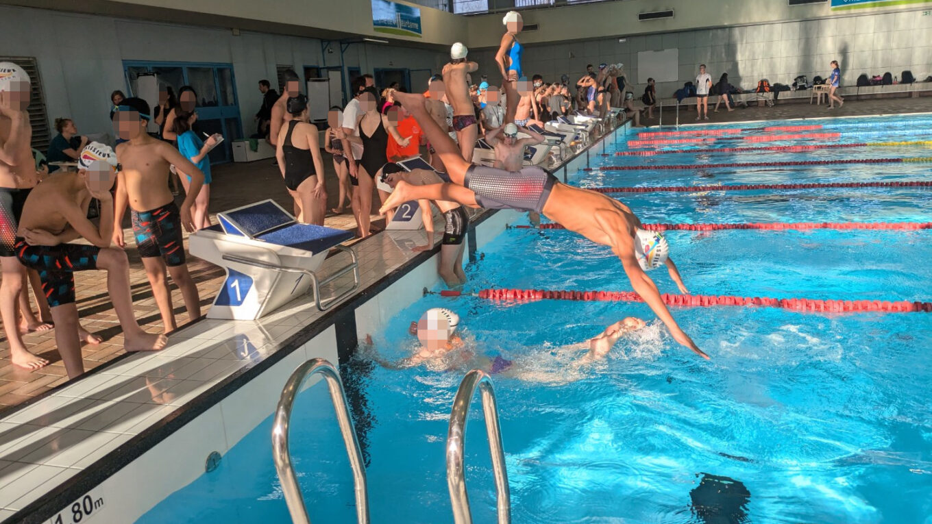 Les élèves du collège Honoré de Balzac de Vénissieux ont participé à une compétition sportive à Villeurbanne.