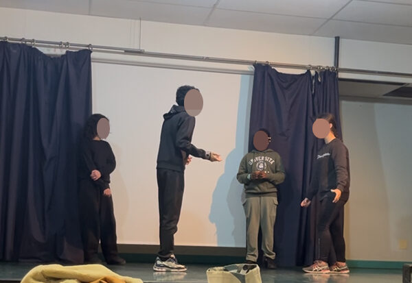 Les élèves de l'atelier théâtre de Vénissieux présentent leur club.