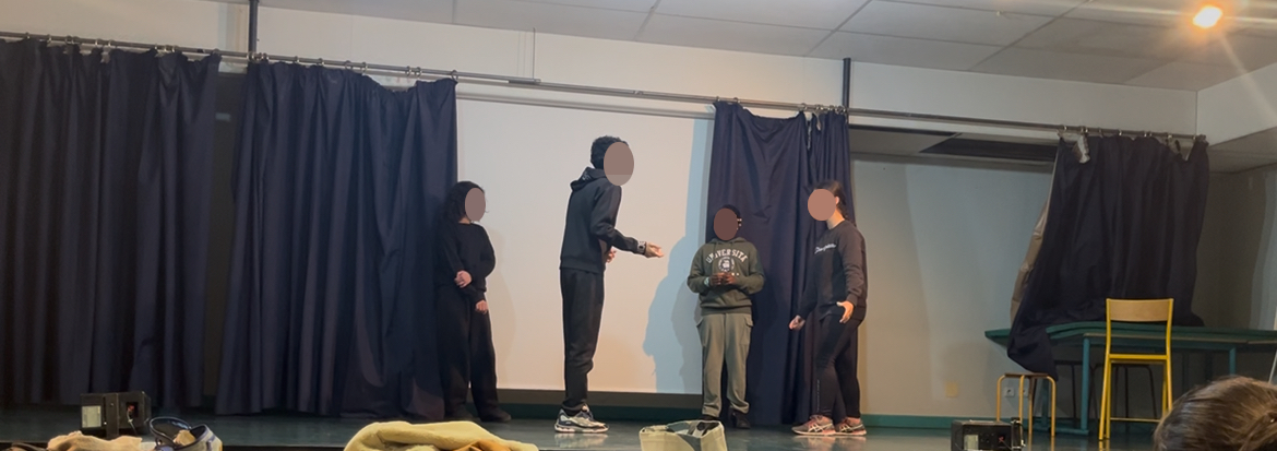 Les élèves de l'atelier théâtre de Vénissieux présentent leur club.