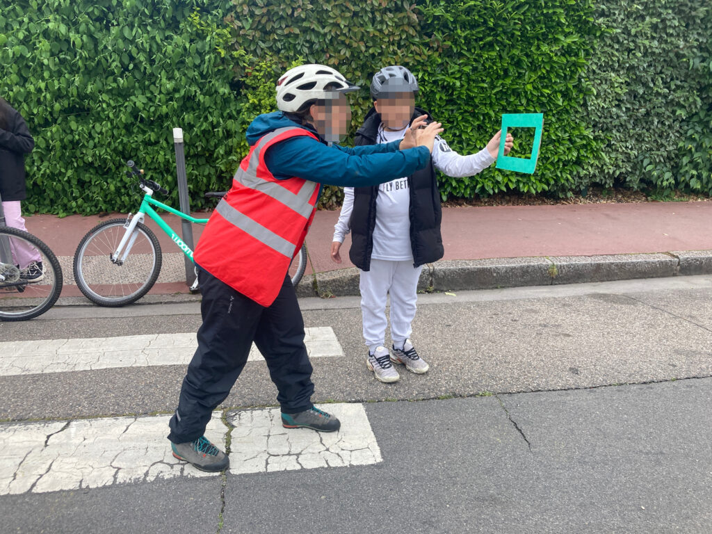 Les élèves du collège Honoré de Balzac ont pédalé à vélo pour identifier les points noirs en termes de sécurité pour les mobilités douces.
