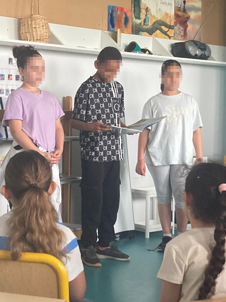 Les élèves de 6e1 du collège Honoré de Balzac ont lu des albums aux élèves de CP de l'école Moulin à vent.