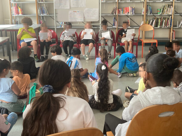 Les élèves de 6e1 du collège Honoré de Balzac ont lu des albums aux élèves de CP de l'école Moulin à vent.