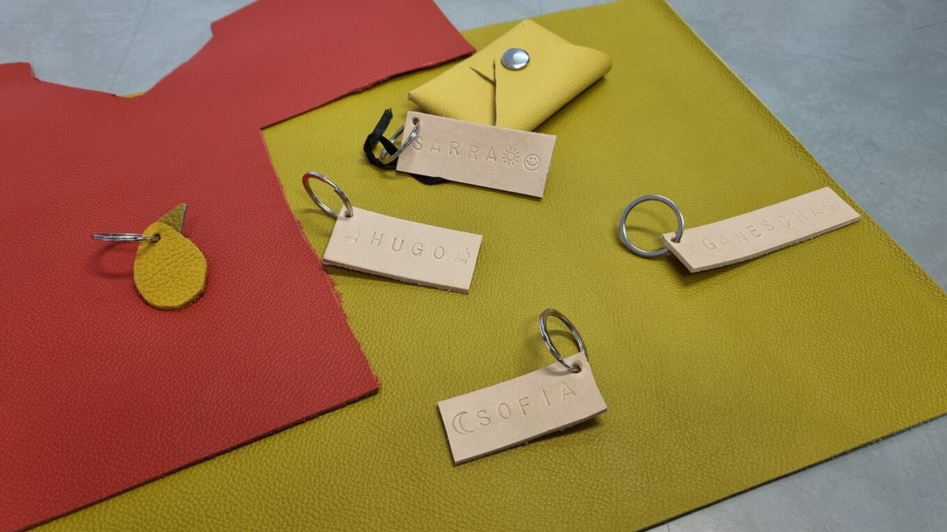 Entre février et avril, les élèves du collège Honoré de Balzac de Vénissieux ont pu créer de petits objets en cuir.