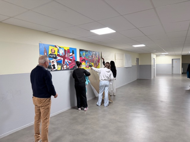 Les élèves du GPDS du collège Honoré de Balzac de Vénissieux ont inauguré une nouvelle fresque des langues.