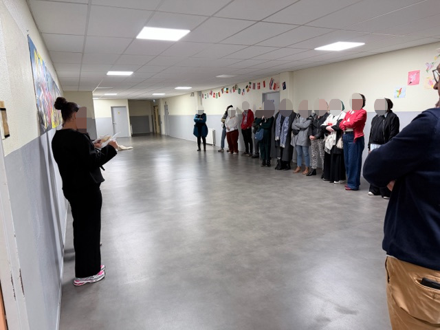 Les élèves du GPDS du collège Honoré de Balzac de Vénissieux ont inauguré une nouvelle fresque des langues.