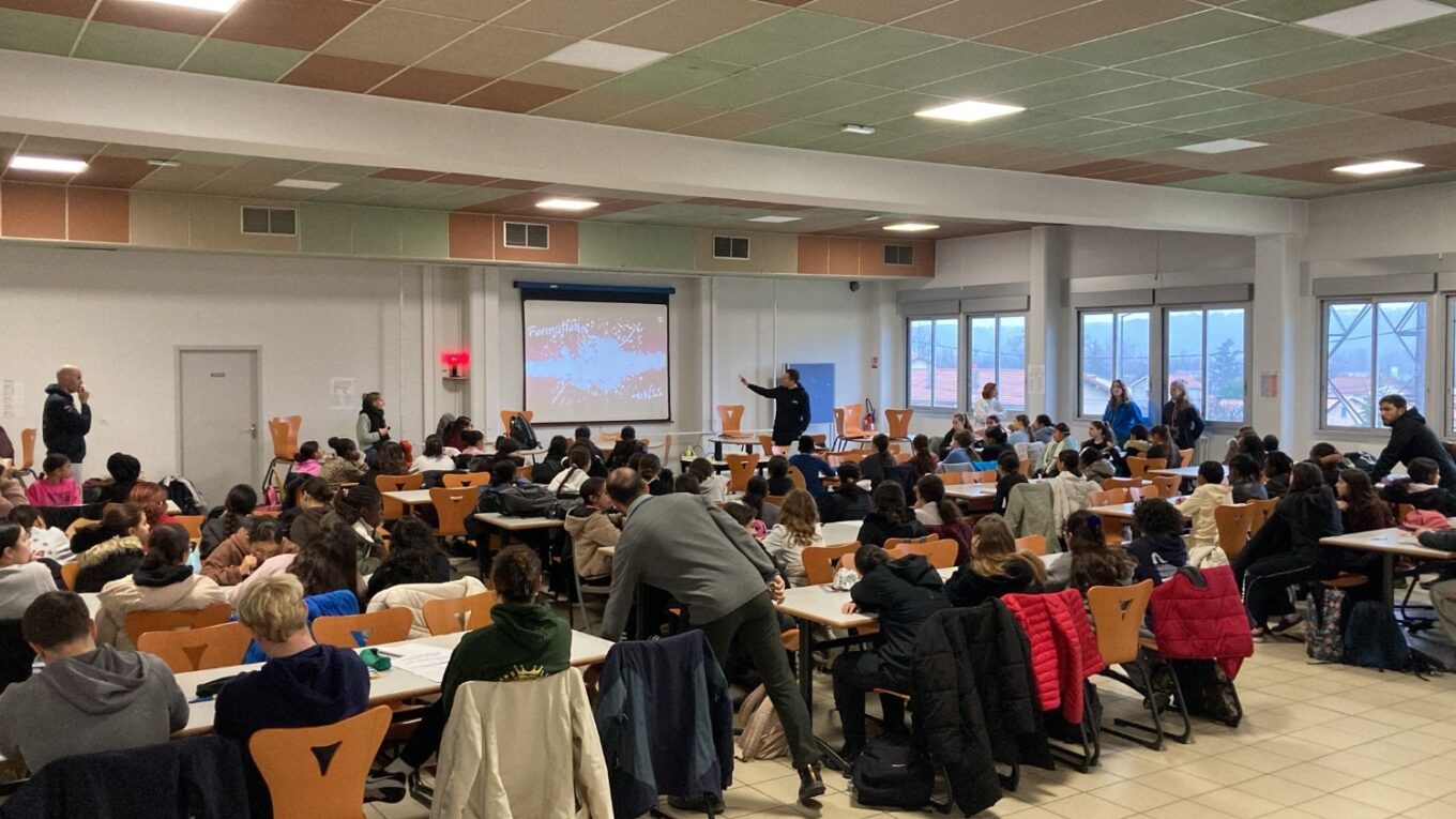 Les élèves de la section gym du collège Honoré de Balzac de Vénissieux ont passé avec succès leur examen pour devenir jeune officiel pour juger en gymnastique.