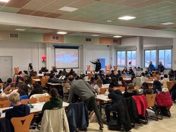 Les élèves de la section gym du collège Honoré de Balzac de Vénissieux ont passé avec succès leur examen pour devenir jeune officiel pour juger en gymnastique.