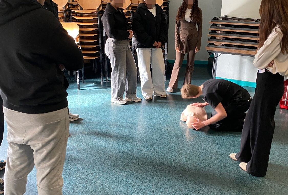 Les élèves du collège Honoré de Balzac de Vénissieux ont rencontré des lycéens pour échanger sur les métiers de la sécurité.