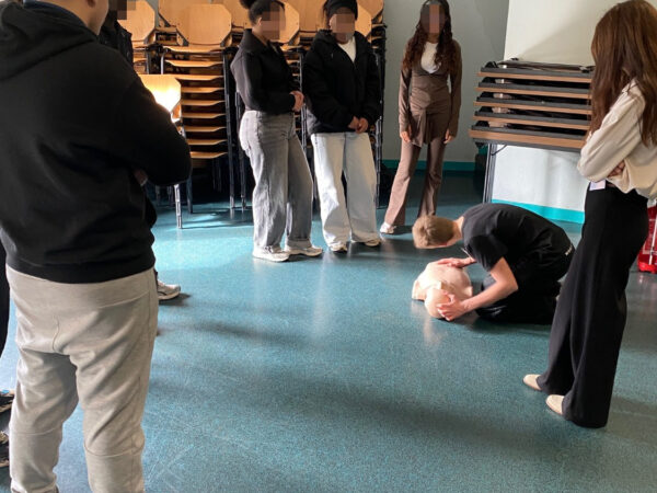 Les élèves du collège Honoré de Balzac de Vénissieux ont rencontré des lycéens pour échanger sur les métiers de la sécurité.